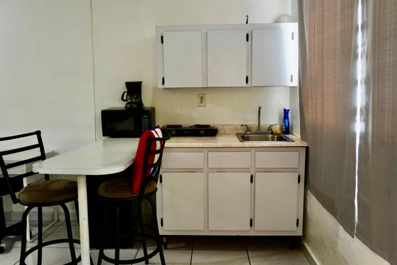 All You Need Studios Walking Distance To Beach Isla Verde ซานฮวน ภายนอก รูปภาพ